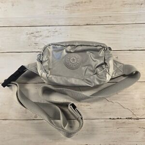 Kipling Metallic Waist Pack Silver Crinkle Nylon Fanny Pack Adjustable Belt